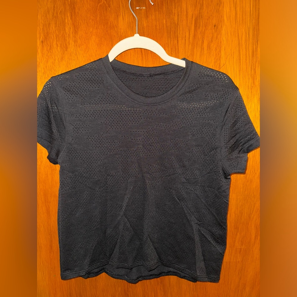 Lululemon Train to Be short sleeve shirt camo print